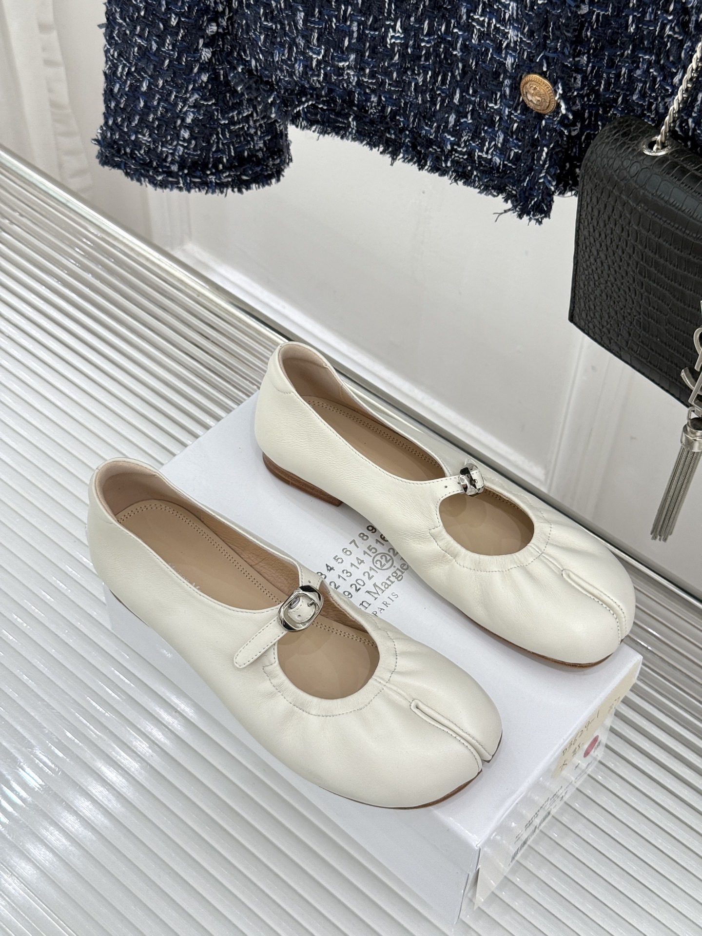 MaisonMargiela｜MM6马吉拉 复古分趾玛丽珍鞋 谁懂马吉拉这双的魅力 复古分趾玛丽珍鞋型 招牌分趾灵魂设计