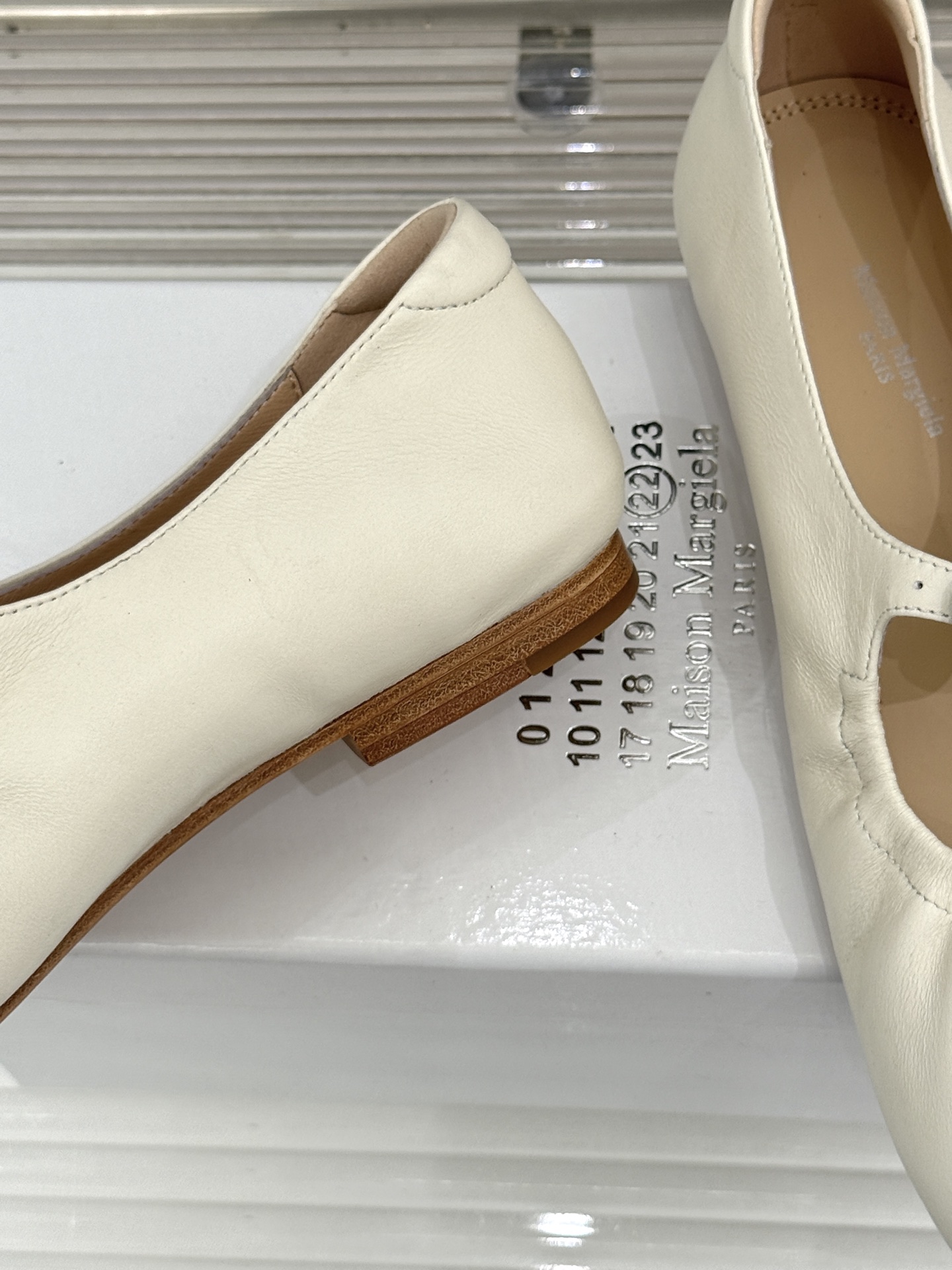 MaisonMargiela｜MM6马吉拉 复古分趾玛丽珍鞋 谁懂马吉拉这双的魅力 复古分趾玛丽珍鞋型 招牌分趾灵魂设计