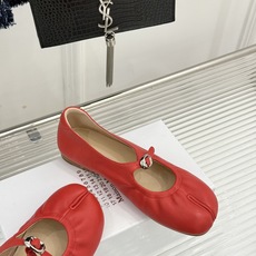 MaisonMargiela|MM6马吉拉 复古分趾玛丽珍鞋 谁懂马吉拉这双的魅力 复古分趾玛丽珍鞋型 招牌分趾灵魂设计 MaisonMargiela|MM6马吉拉 复古分趾玛丽珍鞋 谁懂马吉拉这双的魅力 复古分趾玛丽珍鞋型 招牌分趾灵魂设计
