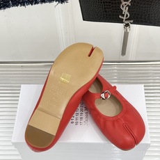 MaisonMargiela|MM6马吉拉 复古分趾玛丽珍鞋 谁懂马吉拉这双的魅力 复古分趾玛丽珍鞋型 招牌分趾灵魂设计 MaisonMargiela|MM6马吉拉 复古分趾玛丽珍鞋 谁懂马吉拉这双的魅力 复古分趾玛丽珍鞋型 招牌分趾灵魂设计