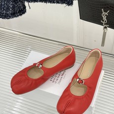 MaisonMargiela|MM6马吉拉 复古分趾玛丽珍鞋 谁懂马吉拉这双的魅力 复古分趾玛丽珍鞋型 招牌分趾灵魂设计 MaisonMargiela|MM6马吉拉 复古分趾玛丽珍鞋 谁懂马吉拉这双的魅力 复古分趾玛丽珍鞋型 招牌分趾灵魂设计