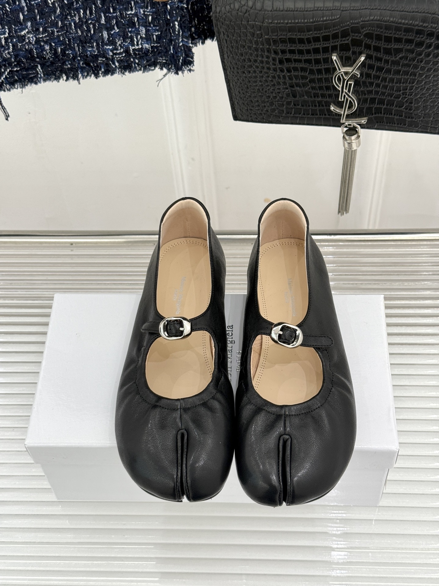 MaisonMargiela|MM6马吉拉 复古分趾玛丽珍鞋 谁懂马吉拉这双的魅力 复古分趾玛丽珍鞋型 招牌分趾灵魂设计 MaisonMargiela|MM6马吉拉 复古分趾玛丽珍鞋 谁懂马吉拉这双的魅力 复古分趾玛丽珍鞋型 招牌分趾灵魂设计