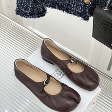 MaisonMargiela|MM6马吉拉 复古分趾玛丽珍鞋 谁懂马吉拉这双的魅力 复古分趾玛丽珍鞋型 招牌分趾灵魂设计 MaisonMargiela|MM6马吉拉 复古分趾玛丽珍鞋 谁懂马吉拉这双的魅力 复古分趾玛丽珍鞋型 招牌分趾灵魂设计