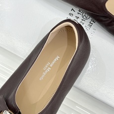 MaisonMargiela|MM6马吉拉 复古分趾玛丽珍鞋 谁懂马吉拉这双的魅力 复古分趾玛丽珍鞋型 招牌分趾灵魂设计 MaisonMargiela|MM6马吉拉 复古分趾玛丽珍鞋 谁懂马吉拉这双的魅力 复古分趾玛丽珍鞋型 招牌分趾灵魂设计