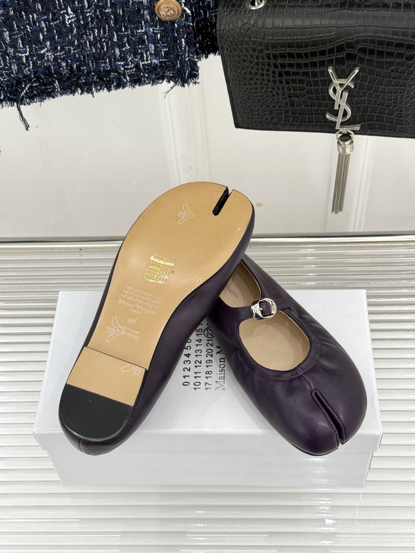 MaisonMargiela｜MM6马吉拉 复古分趾玛丽珍鞋 谁懂马吉拉这双的魅力 复古分趾玛丽珍鞋型 招牌分趾灵魂设计