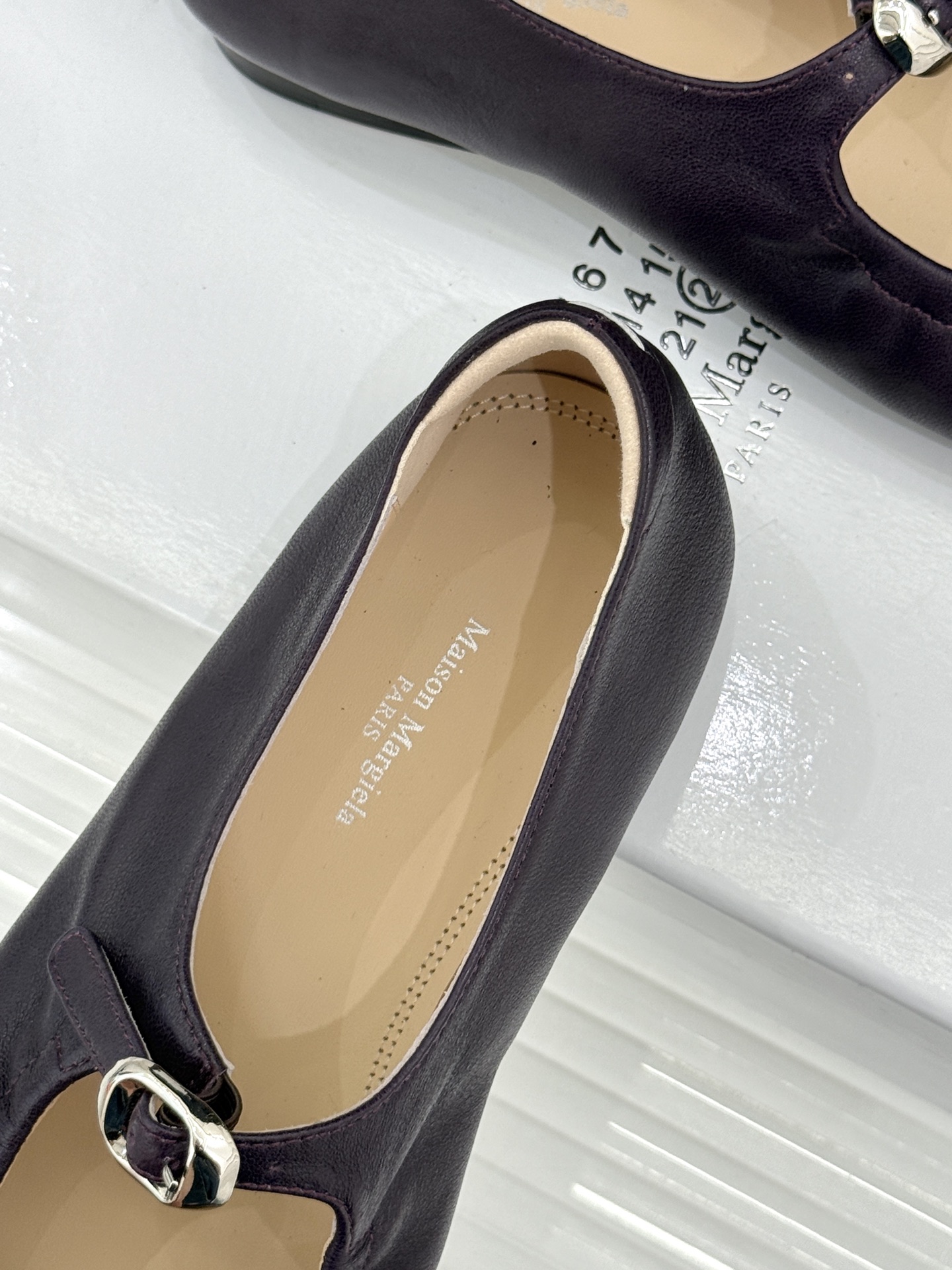 MaisonMargiela｜MM6马吉拉 复古分趾玛丽珍鞋 谁懂马吉拉这双的魅力 复古分趾玛丽珍鞋型 招牌分趾灵魂设计