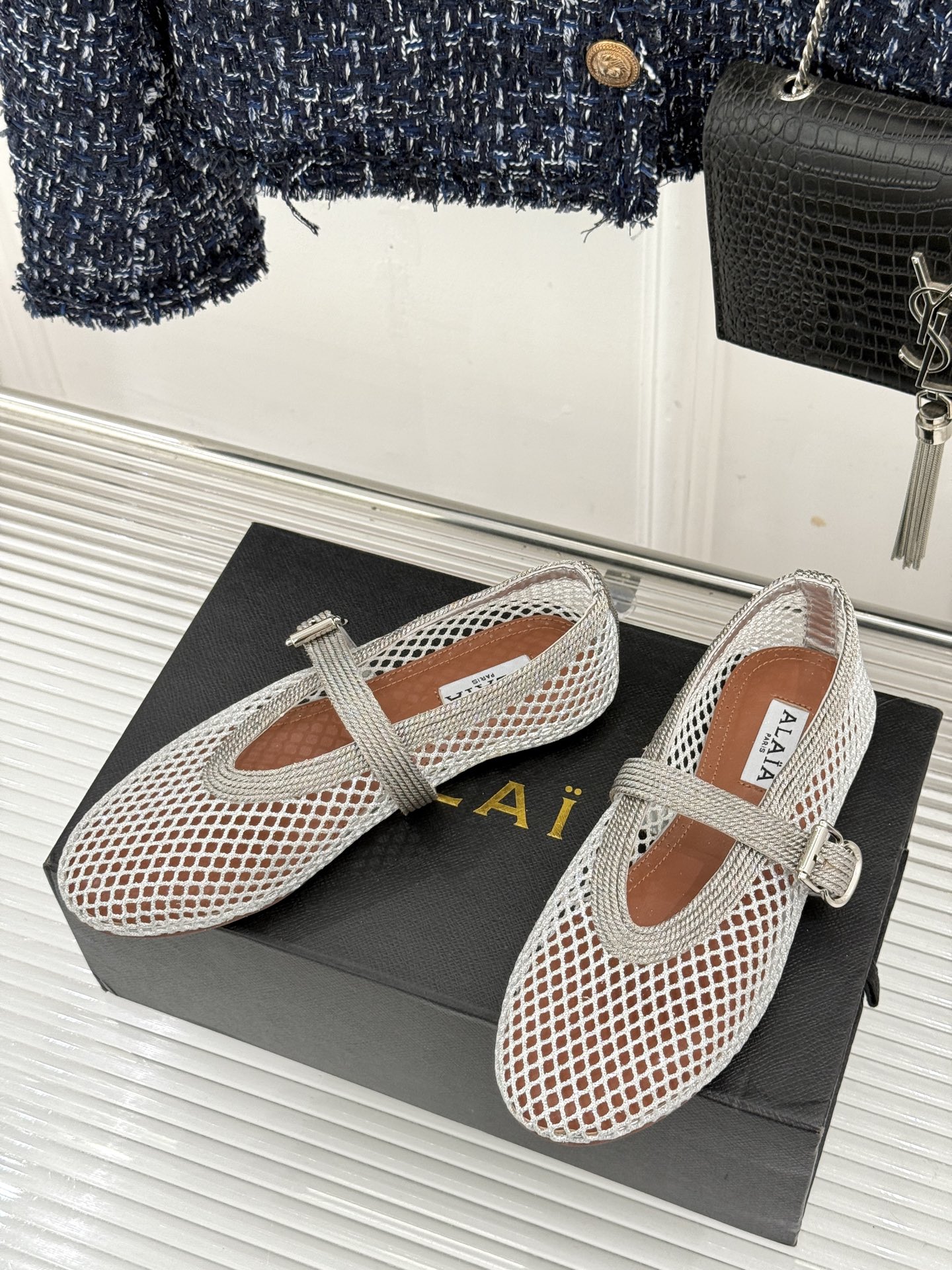 原版盒＋10 ALAÏA /阿莱雅 26WF新品 镂空网面平底玛丽珍鞋 网面镂空平底玛丽珍鞋 精致网格通透又轻盈 绒面锁