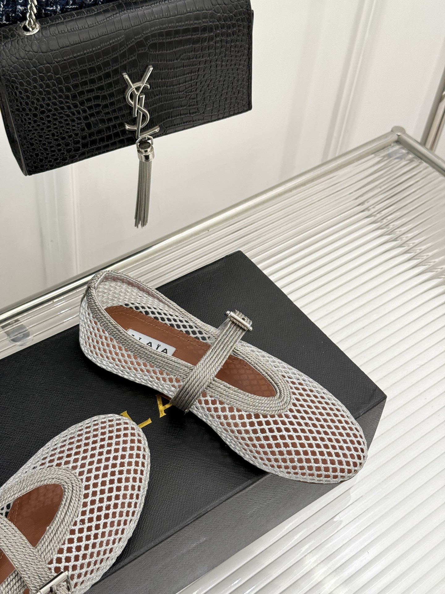 原版盒＋10 ALAÏA /阿莱雅 26WF新品 镂空网面平底玛丽珍鞋 网面镂空平底玛丽珍鞋 精致网格通透又轻盈 绒面锁