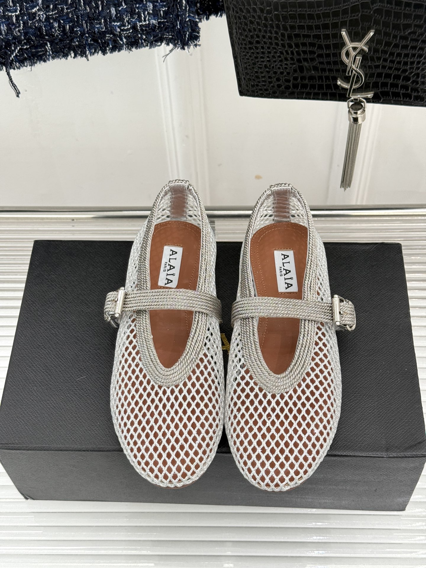 原版盒＋10 ALAÏA /阿莱雅 26WF新品 镂空网面平底玛丽珍鞋 网面镂空平底玛丽珍鞋 精致网格通透又轻盈 绒面锁