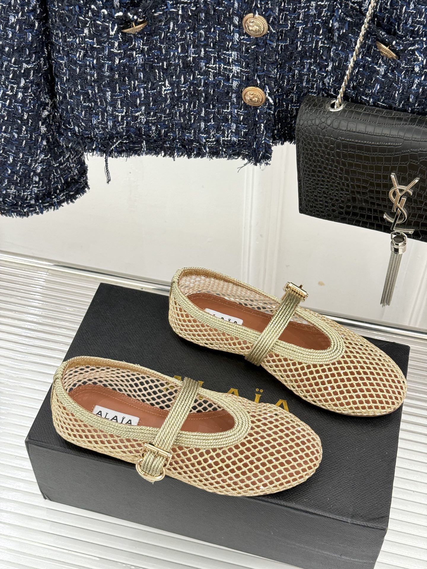 原版盒+10 ALAÏA /阿莱雅 26WF新品 镂空网面平底玛丽珍鞋 网面镂空平底玛丽珍鞋 精致网格通透又轻盈 绒面锁 原版盒+10 ALAÏA /阿莱雅 26WF新品 镂空网面平底玛丽珍鞋 网面镂空平底玛丽珍鞋 精致网格通透又轻盈 绒面锁