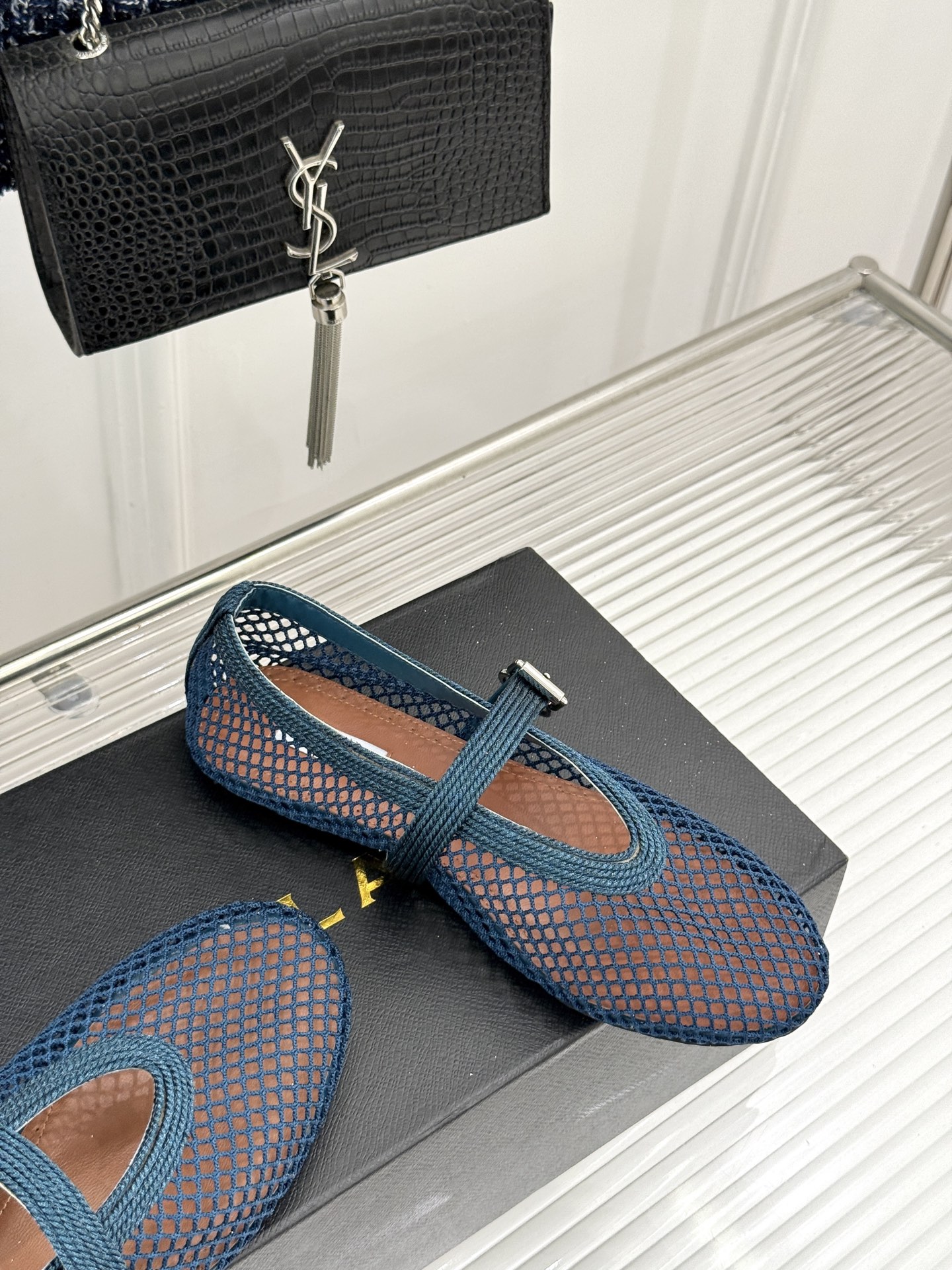 原版盒＋10 ALAÏA /阿莱雅 26WF新品 镂空网面平底玛丽珍鞋 网面镂空平底玛丽珍鞋 精致网格通透又轻盈 绒面锁