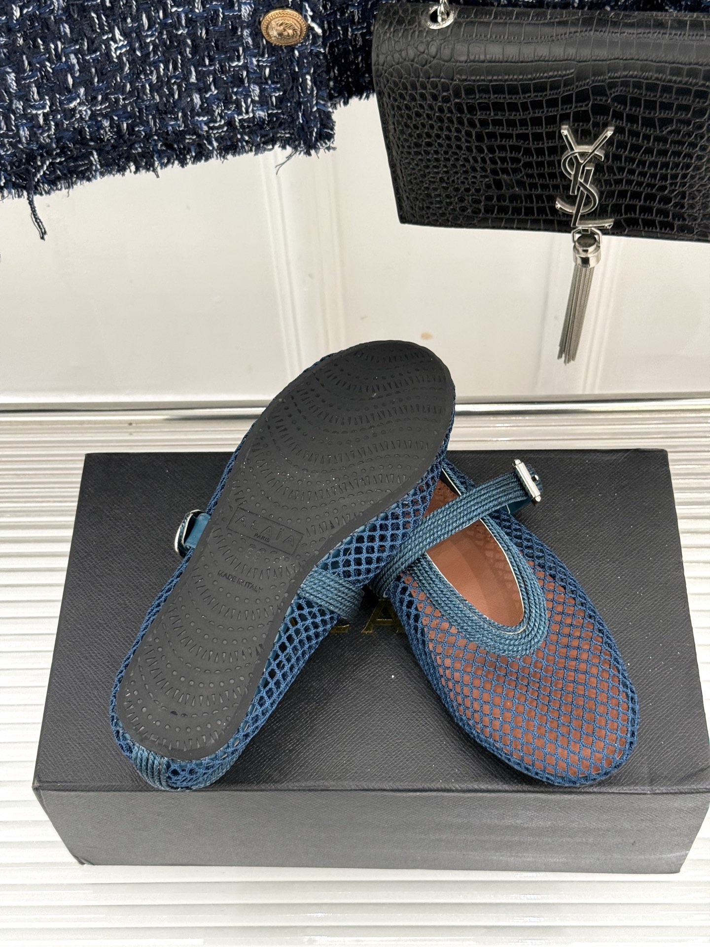 原版盒＋10 ALAÏA /阿莱雅 26WF新品 镂空网面平底玛丽珍鞋 网面镂空平底玛丽珍鞋 精致网格通透又轻盈 绒面锁