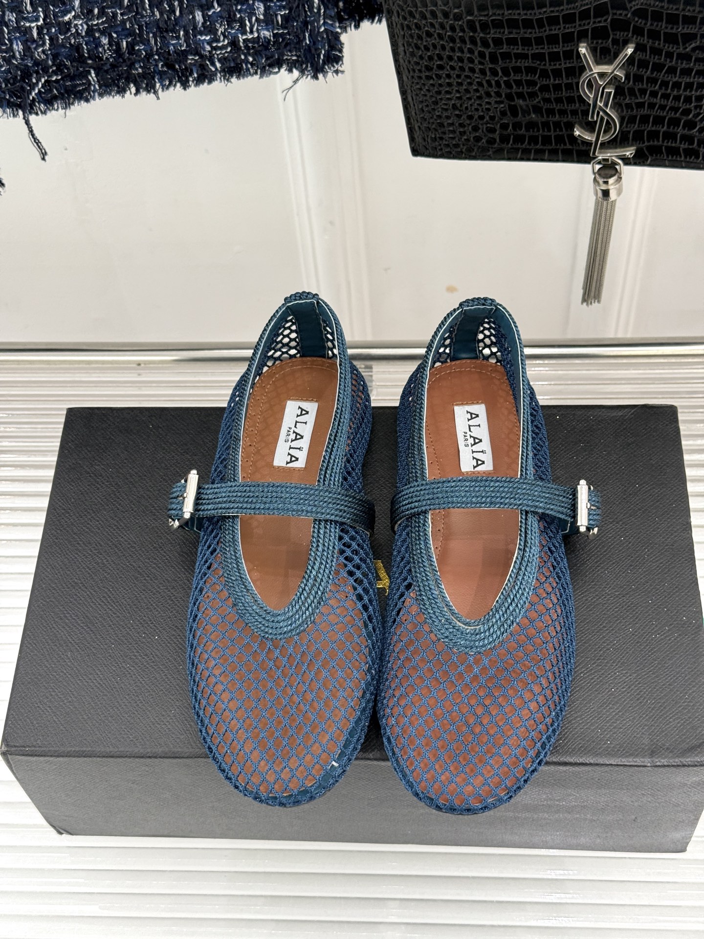 原版盒＋10 ALAÏA /阿莱雅 26WF新品 镂空网面平底玛丽珍鞋 网面镂空平底玛丽珍鞋 精致网格通透又轻盈 绒面锁