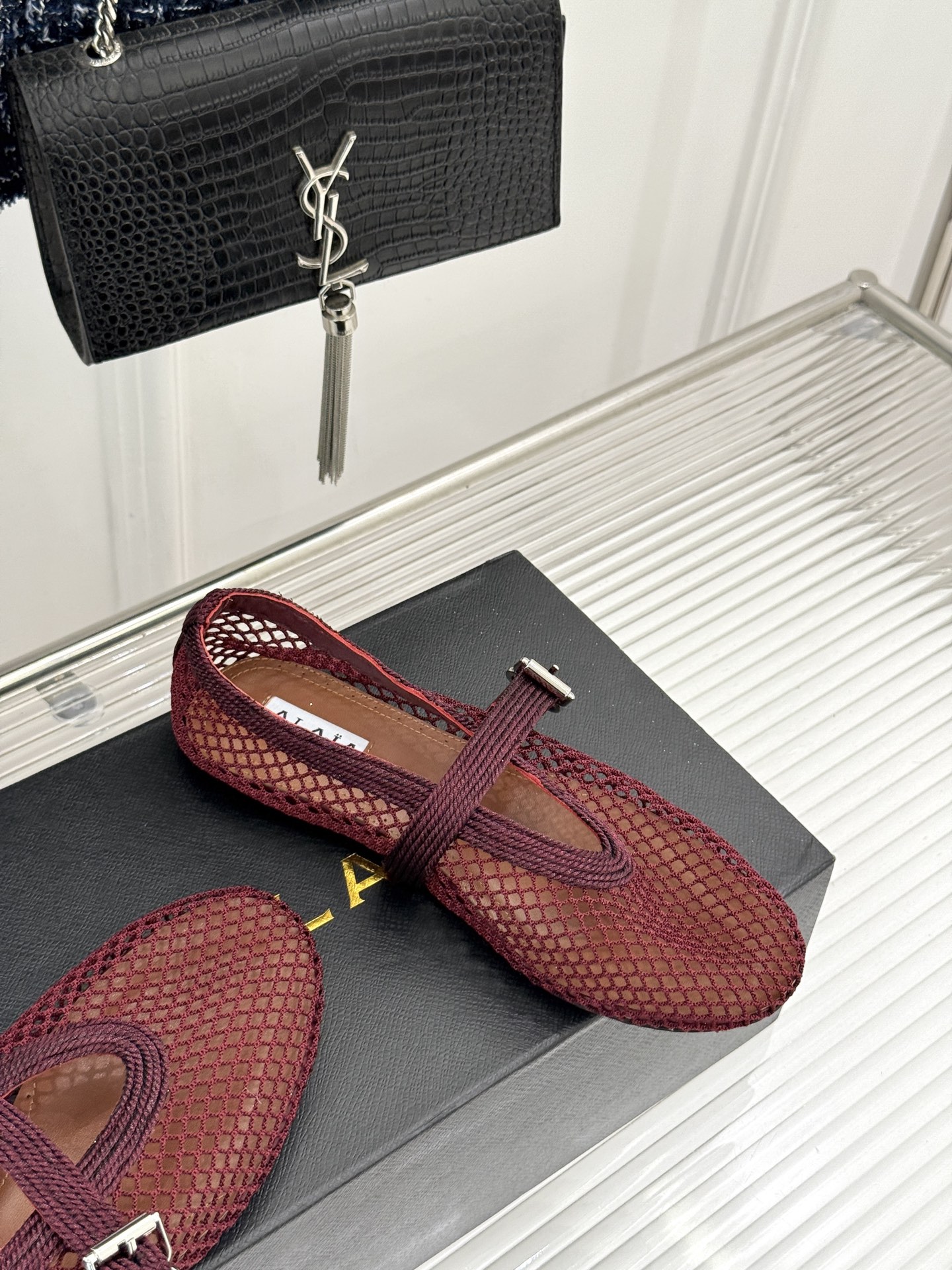 原版盒＋10 ALAÏA /阿莱雅 26WF新品 镂空网面平底玛丽珍鞋 网面镂空平底玛丽珍鞋 精致网格通透又轻盈 绒面锁