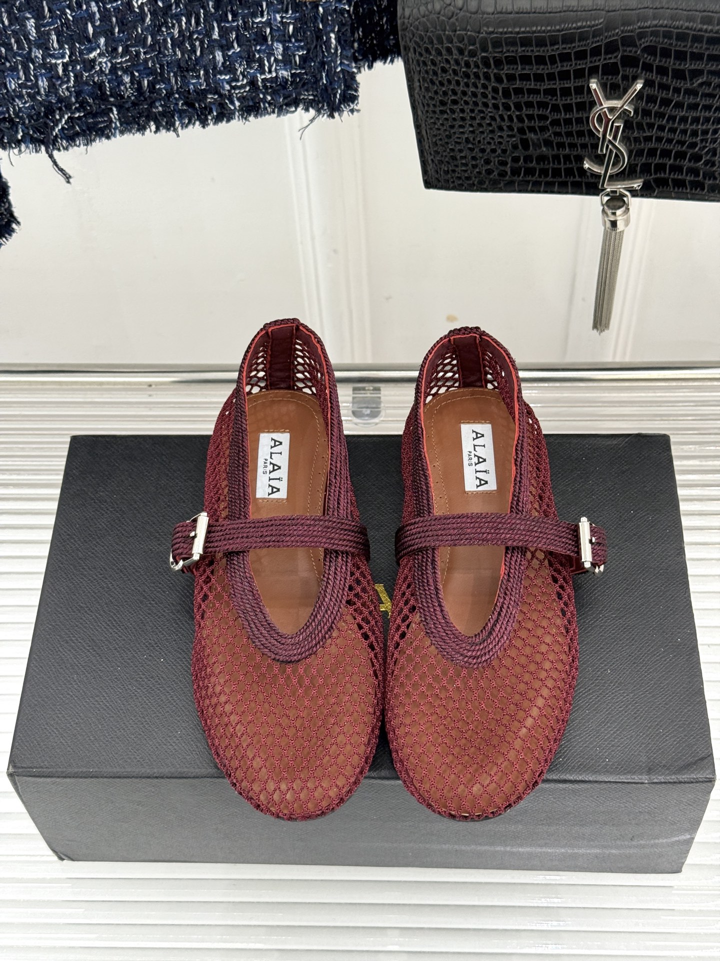 原版盒＋10 ALAÏA /阿莱雅 26WF新品 镂空网面平底玛丽珍鞋 网面镂空平底玛丽珍鞋 精致网格通透又轻盈 绒面锁