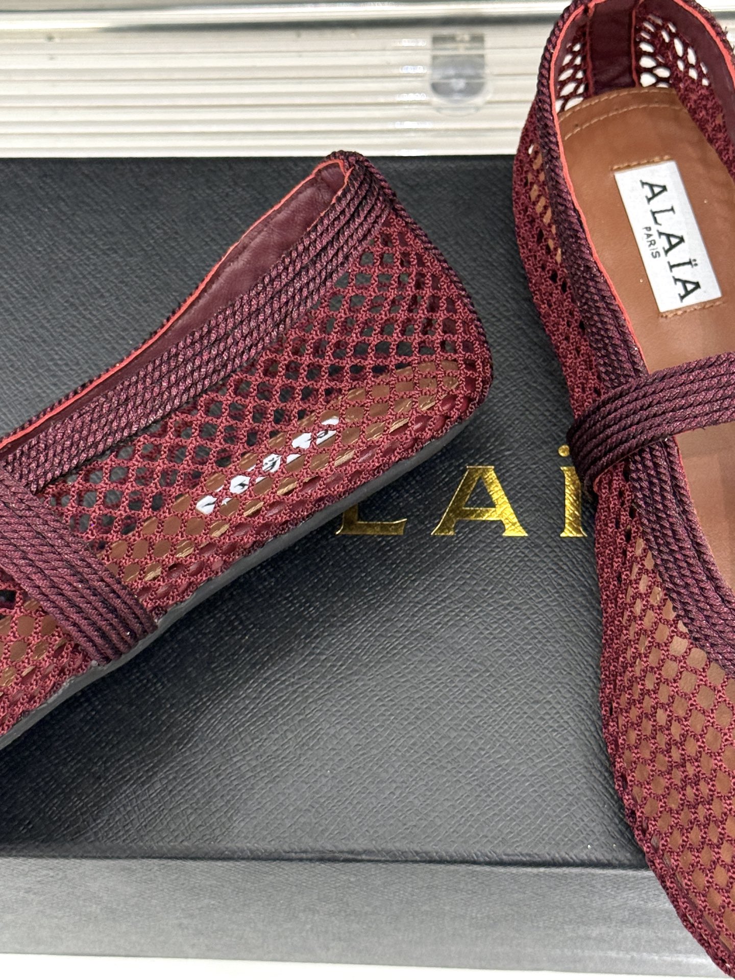 原版盒＋10 ALAÏA /阿莱雅 26WF新品 镂空网面平底玛丽珍鞋 网面镂空平底玛丽珍鞋 精致网格通透又轻盈 绒面锁