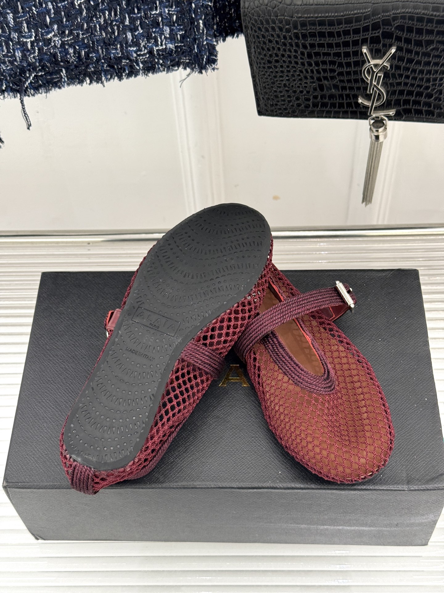 原版盒＋10 ALAÏA /阿莱雅 26WF新品 镂空网面平底玛丽珍鞋 网面镂空平底玛丽珍鞋 精致网格通透又轻盈 绒面锁