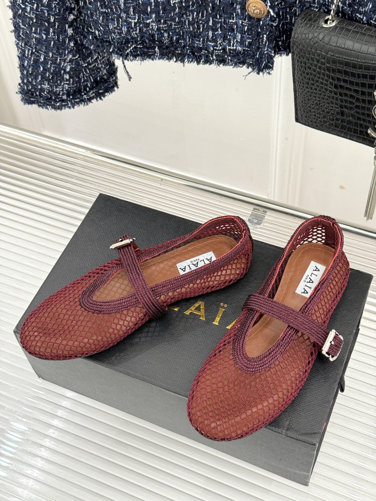 原版盒＋10 ALAÏA /阿莱雅 26WF新品 镂空网面平底玛丽珍鞋 网面镂空平底玛丽珍鞋 精致网格通透又轻盈 绒面锁