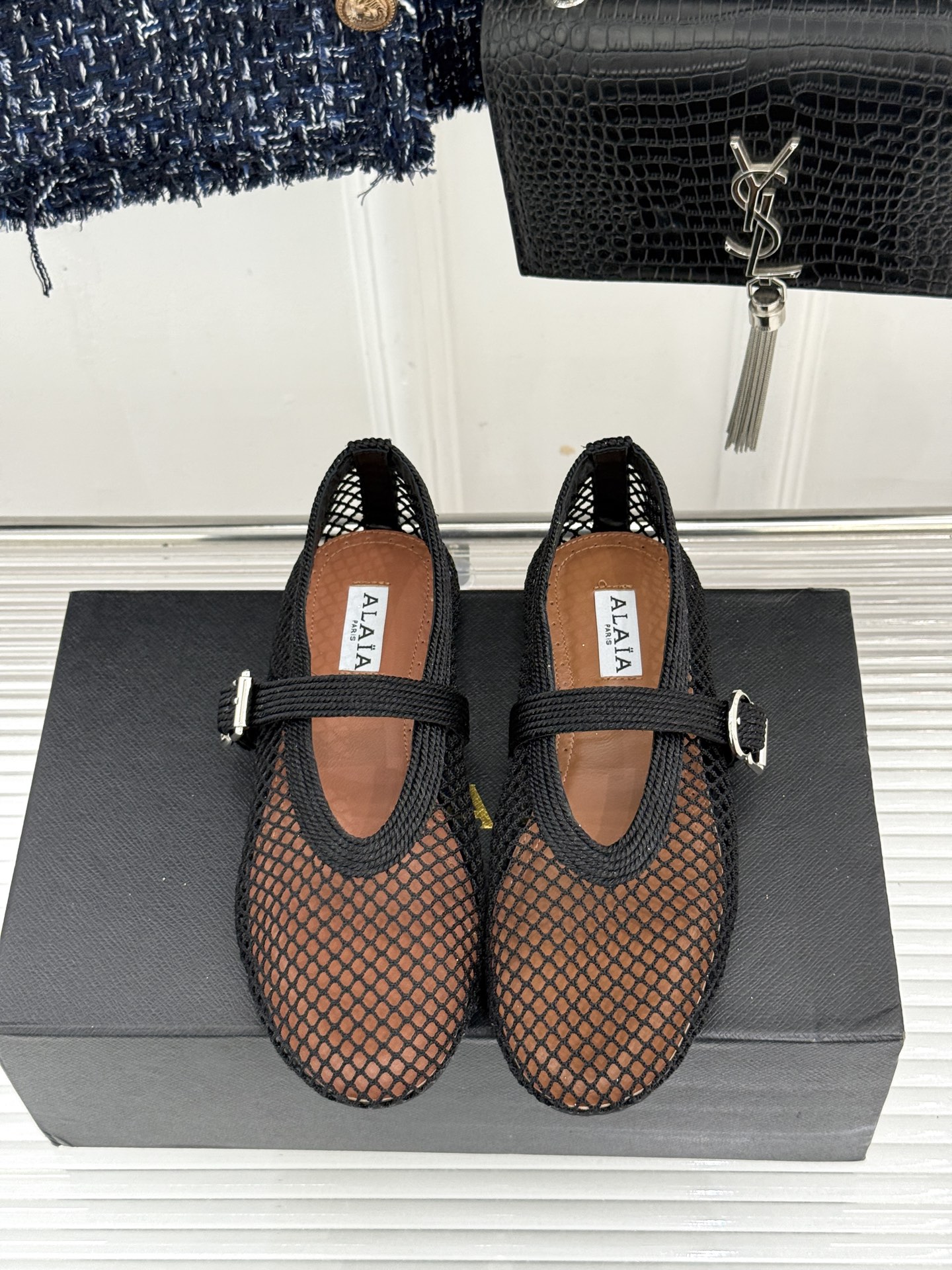 原版盒＋10 ALAÏA /阿莱雅 26WF新品 镂空网面平底玛丽珍鞋 网面镂空平底玛丽珍鞋 精致网格通透又轻盈 绒面锁