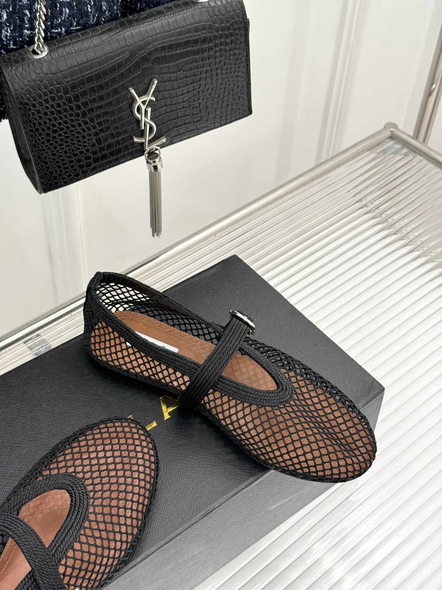 原版盒＋10 ALAÏA /阿莱雅 26WF新品 镂空网面平底玛丽珍鞋 网面镂空平底玛丽珍鞋 精致网格通透又轻盈 绒面锁