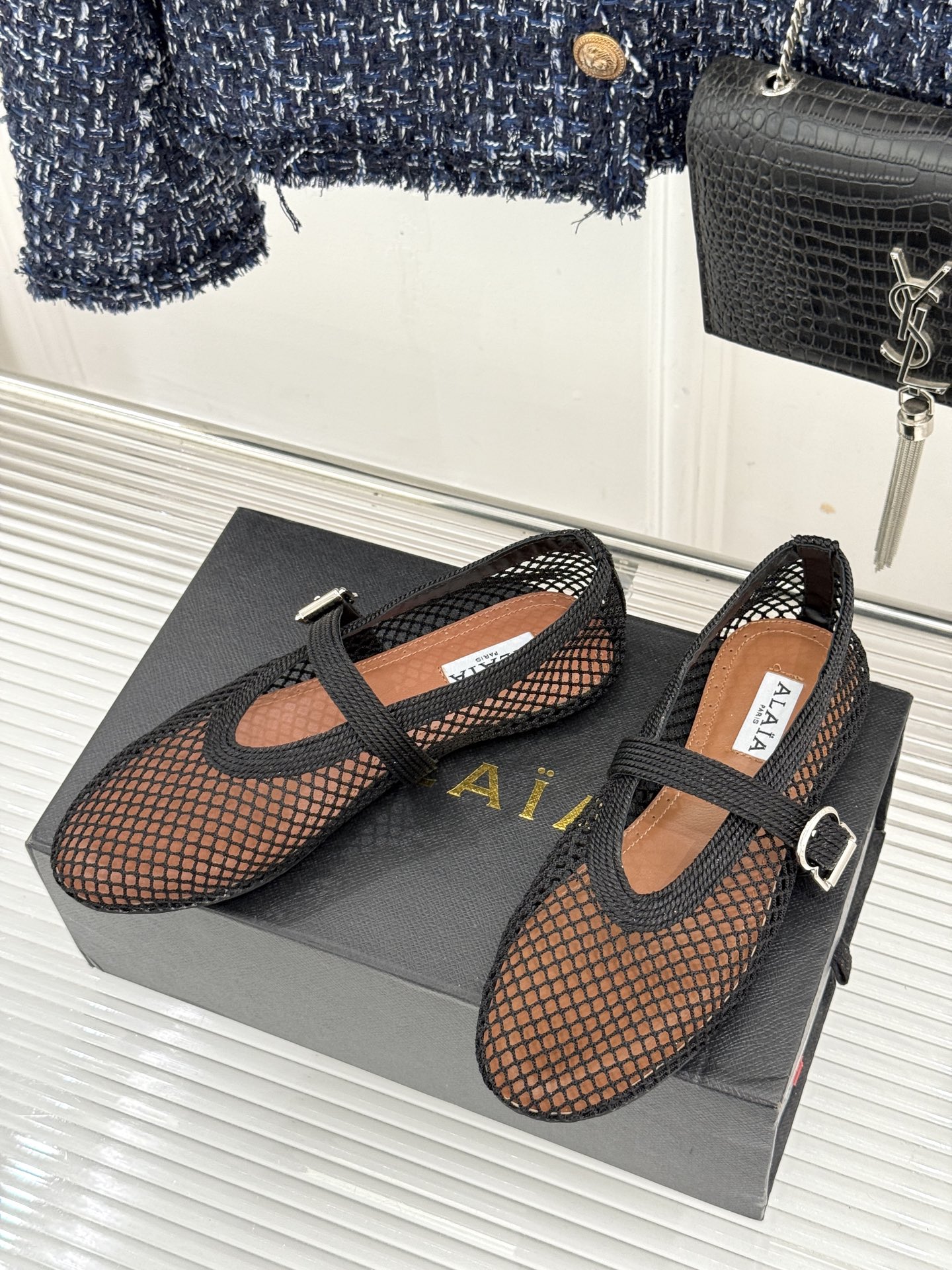 原版盒＋10 ALAÏA /阿莱雅 26WF新品 镂空网面平底玛丽珍鞋 网面镂空平底玛丽珍鞋 精致网格通透又轻盈 绒面锁
