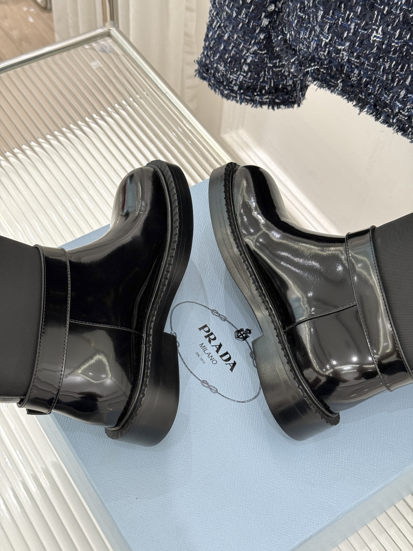 Prada/普拉达26WF新品三角标 皮带扣粗跟骑士靴短靴 三角标气场拉满 金属皮带扣超吸睛 粗跟厚底稳当又显高 暗黑骑