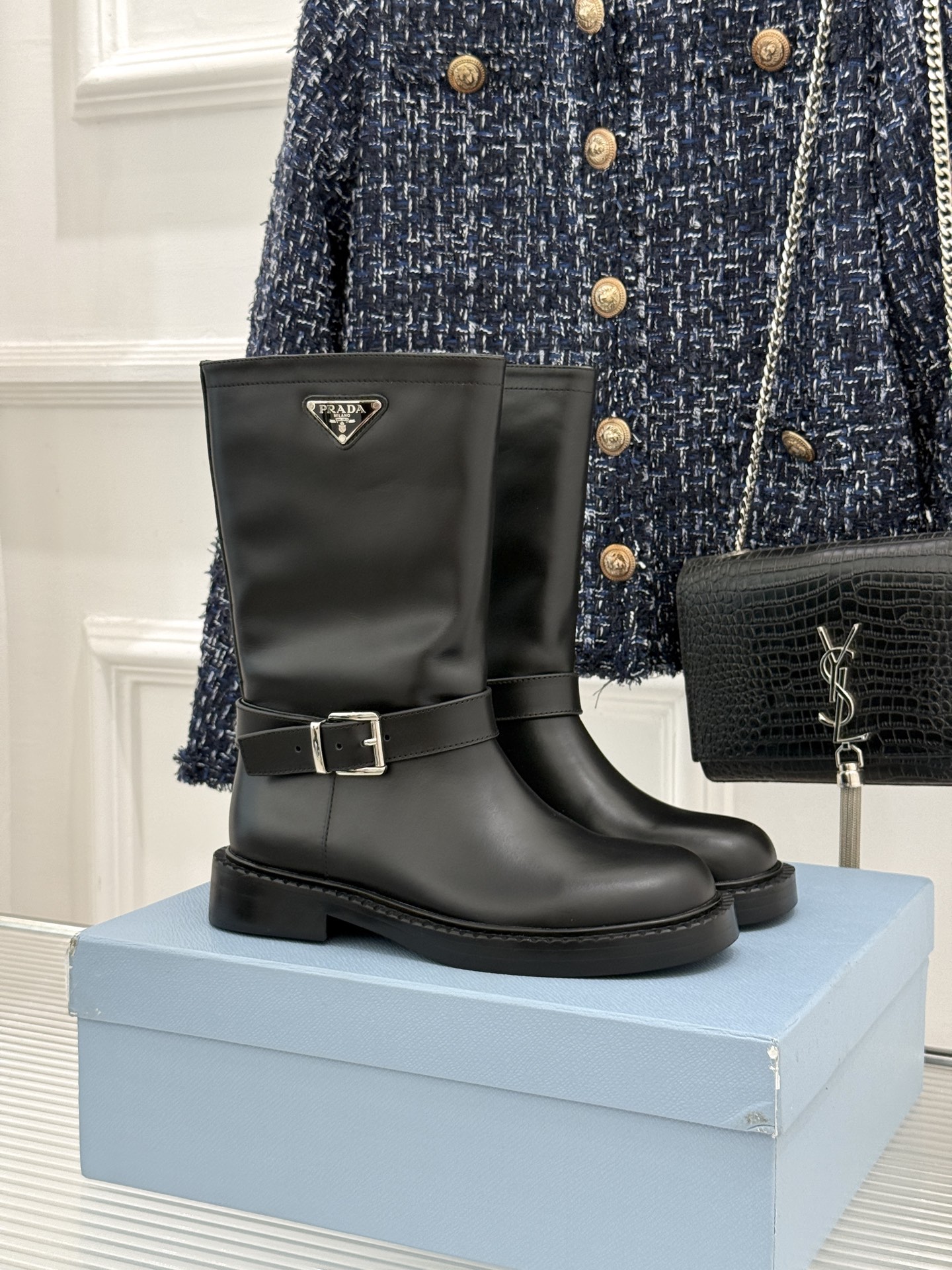 Prada/普拉达26WF新品三角标 皮带扣粗跟骑士靴短靴 三角标气场拉满 金属皮带扣超吸睛 粗跟厚底稳当又显高 暗黑骑