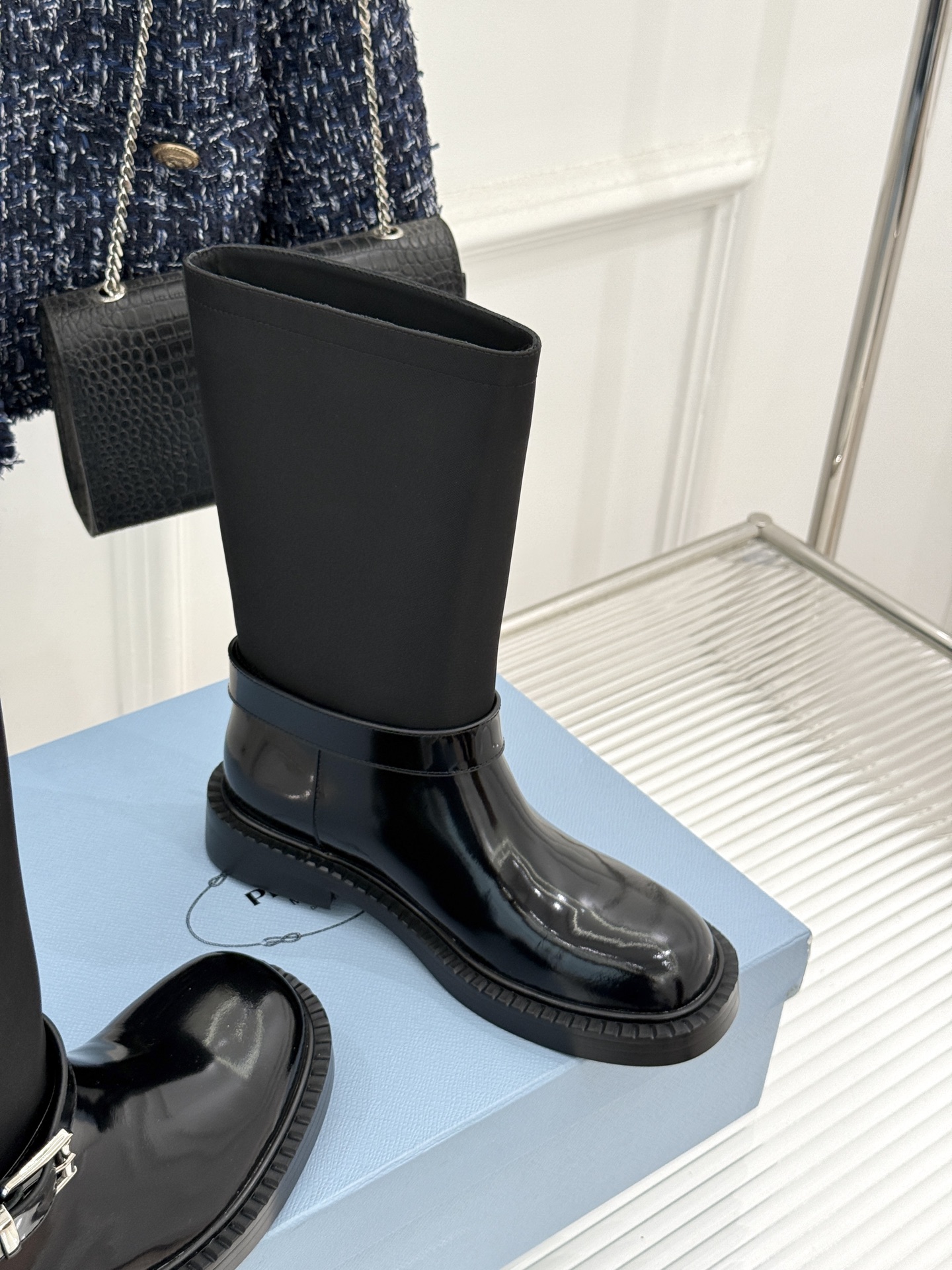 Prada/普拉达26WF新品三角标 皮带扣粗跟骑士靴短靴 三角标气场拉满 金属皮带扣超吸睛 粗跟厚底稳当又显高 暗黑骑