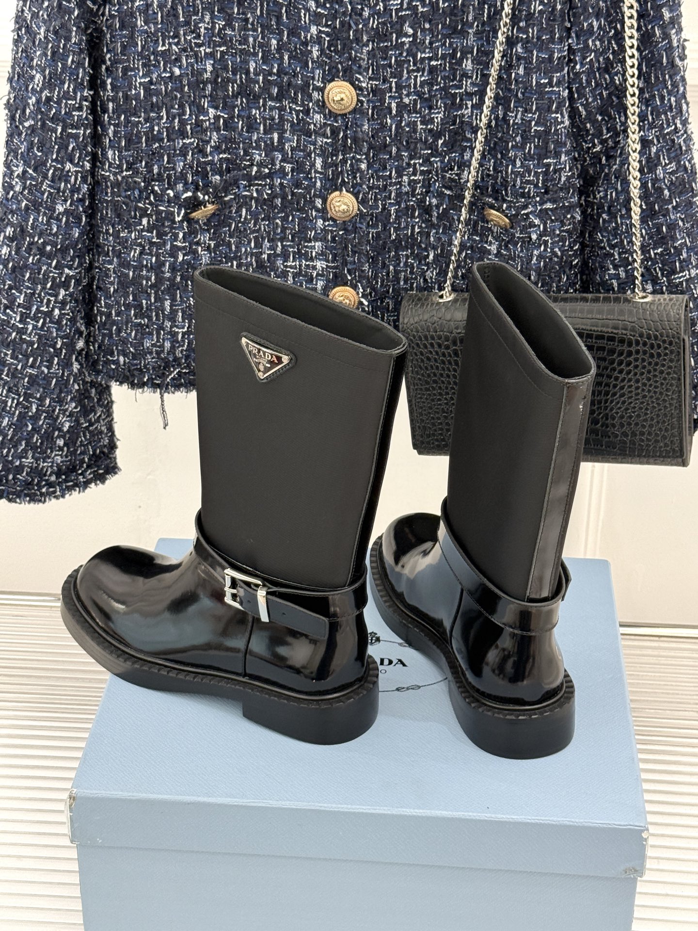 Prada/普拉达26WF新品三角标 皮带扣粗跟骑士靴短靴 三角标气场拉满 金属皮带扣超吸睛 粗跟厚底稳当又显高 暗黑骑