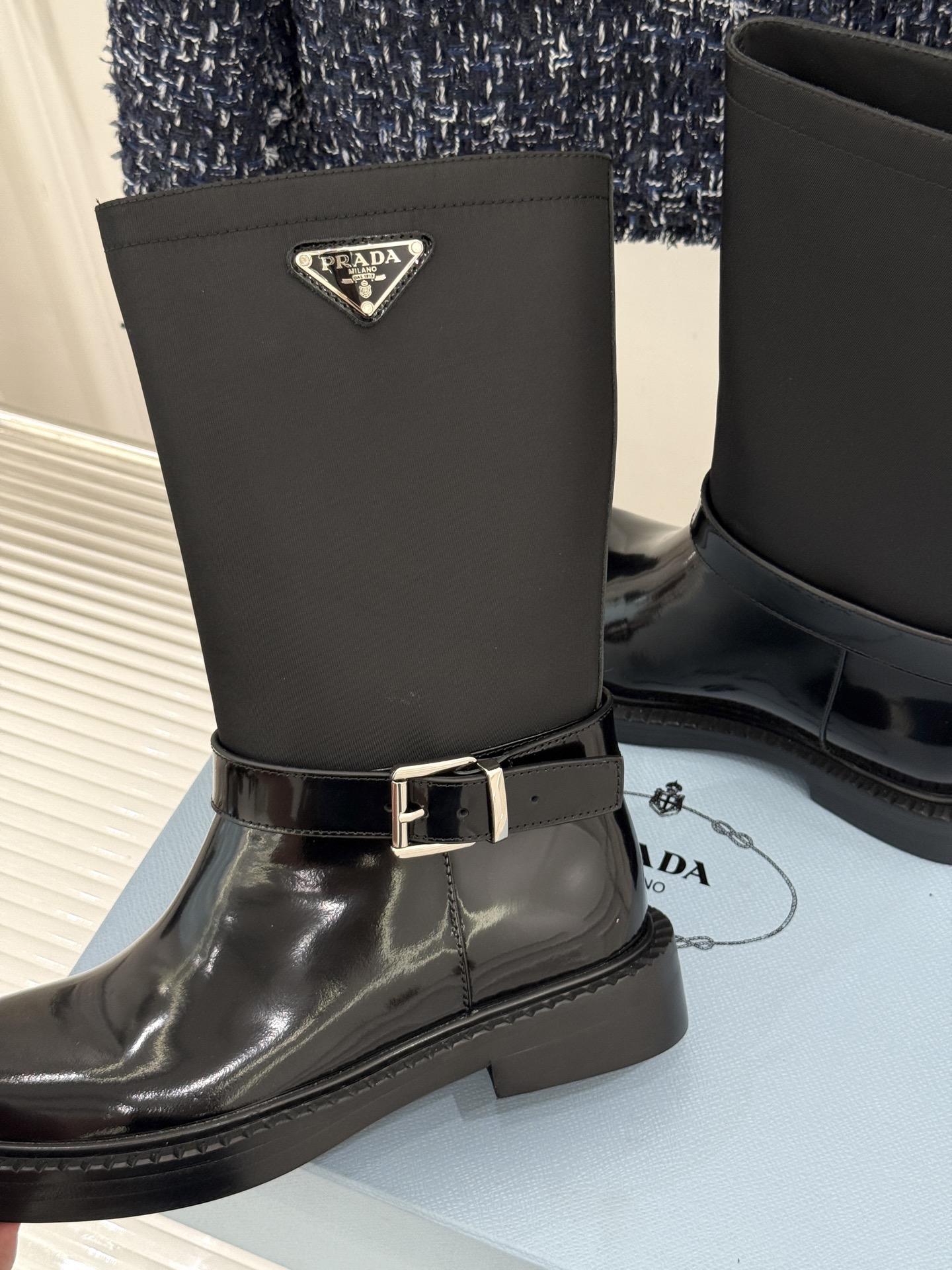 Prada/普拉达26WF新品三角标 皮带扣粗跟骑士靴短靴 三角标气场拉满 金属皮带扣超吸睛 粗跟厚底稳当又显高 暗黑骑