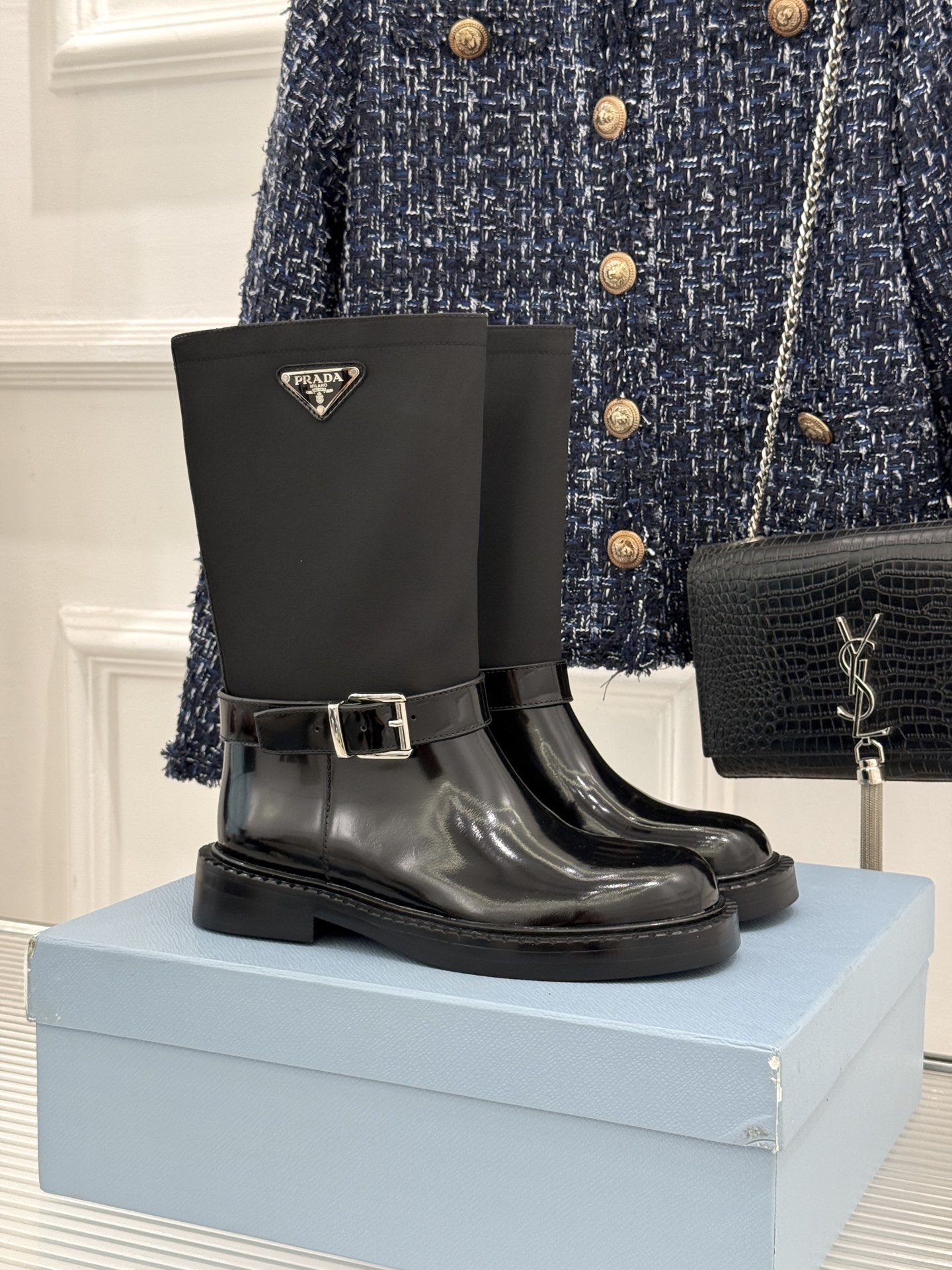 Prada/普拉达26WF新品三角标 皮带扣粗跟骑士靴短靴 三角标气场拉满 金属皮带扣超吸睛 粗跟厚底稳当又显高 暗黑骑