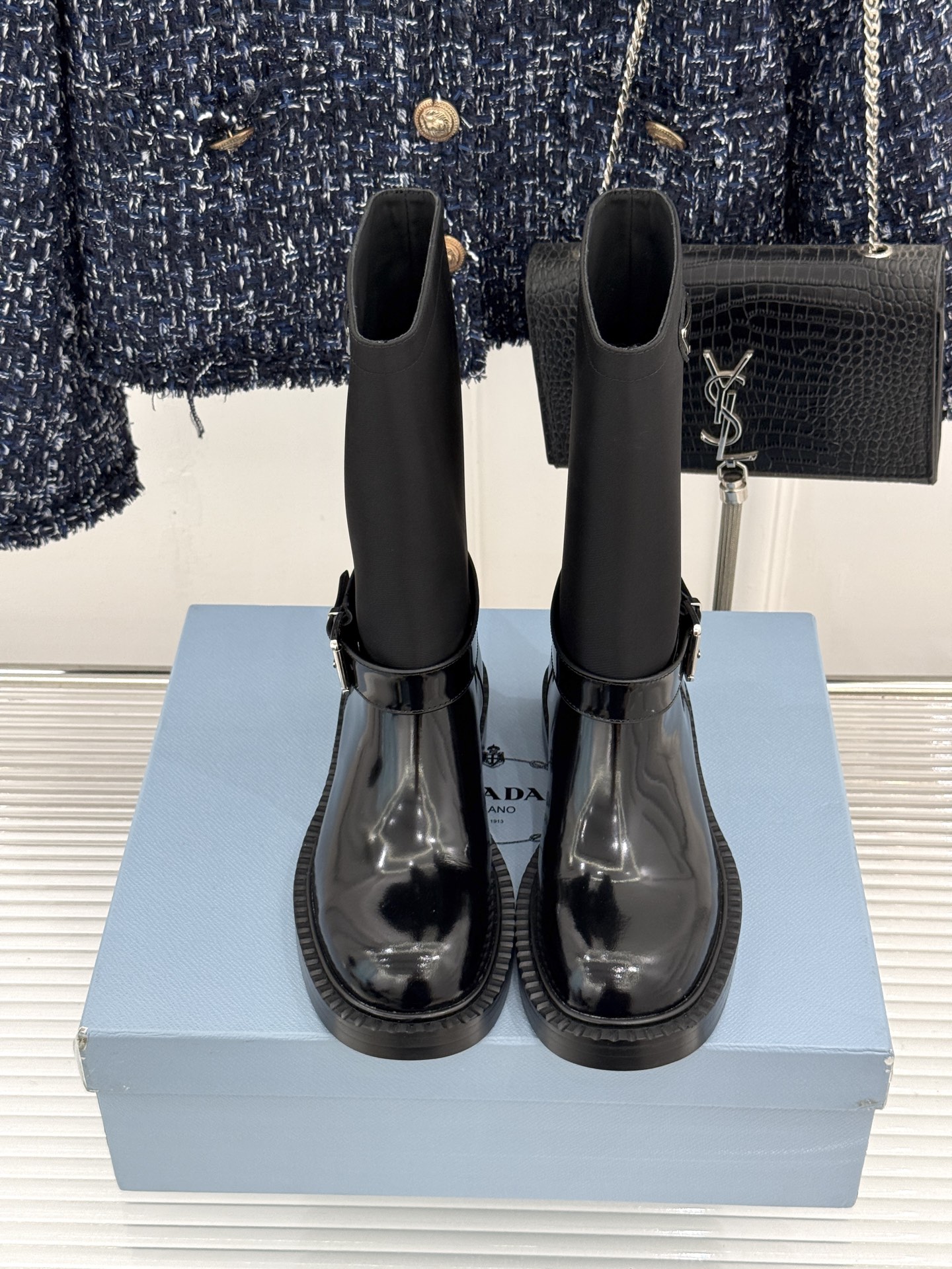 Prada/普拉达26WF新品三角标 皮带扣粗跟骑士靴短靴 三角标气场拉满 金属皮带扣超吸睛 粗跟厚底稳当又显高 暗黑骑