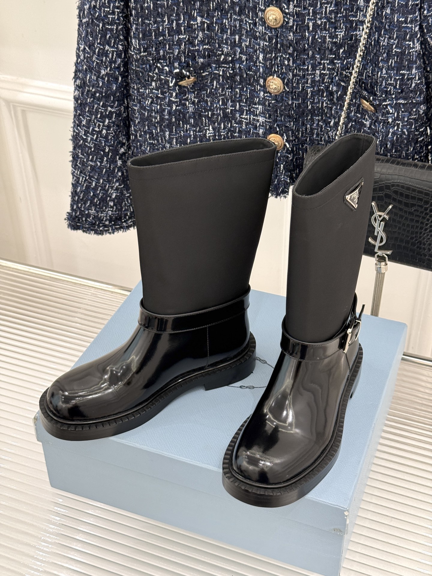 Prada/普拉达26WF新品三角标 皮带扣粗跟骑士靴短靴 三角标气场拉满 金属皮带扣超吸睛 粗跟厚底稳当又显高 暗黑骑