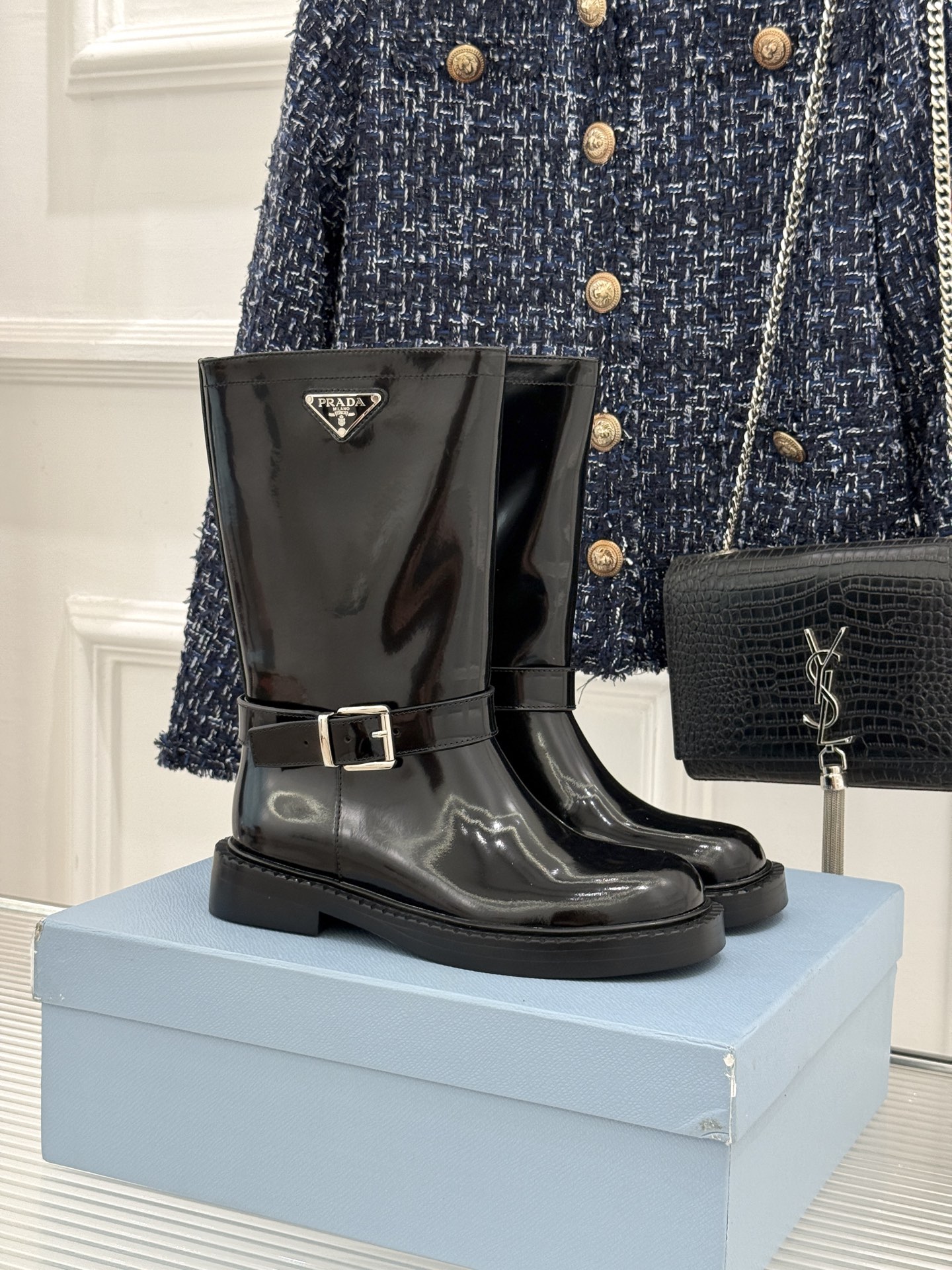 Prada/普拉达26WF新品三角标 皮带扣粗跟骑士靴短靴 三角标气场拉满 金属皮带扣超吸睛 粗跟厚底稳当又显高 暗黑骑