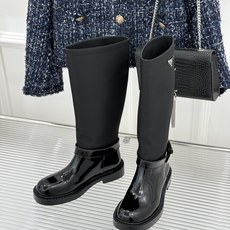 Prada/普拉达26WF新品三角标 皮带扣粗跟骑士靴短靴 三角标气场拉满 金属皮带扣超吸睛 粗跟厚底稳当又显高 暗黑骑 Prada/普拉达26WF新品三角标 皮带扣粗跟骑士靴短靴 三角标气场拉满 金属皮带扣超吸睛 粗跟厚底稳当又显高 暗黑骑