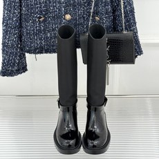 Prada/普拉达26WF新品三角标 皮带扣粗跟骑士靴短靴 三角标气场拉满 金属皮带扣超吸睛 粗跟厚底稳当又显高 暗黑骑 Prada/普拉达26WF新品三角标 皮带扣粗跟骑士靴短靴 三角标气场拉满 金属皮带扣超吸睛 粗跟厚底稳当又显高 暗黑骑