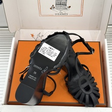 (配原版飞机盒) Hermès/爱马仕26WF新品镂空 罗马猪笼猪鼻子坡跟凉鞋 罗马猪笼镂空太有腔调 标志性猪鼻扣辨识度 (配原版飞机盒) Hermès/爱马仕26WF新品镂空 罗马猪笼猪鼻子坡跟凉鞋 罗马猪笼镂空太有腔调 标志性猪鼻扣辨识度