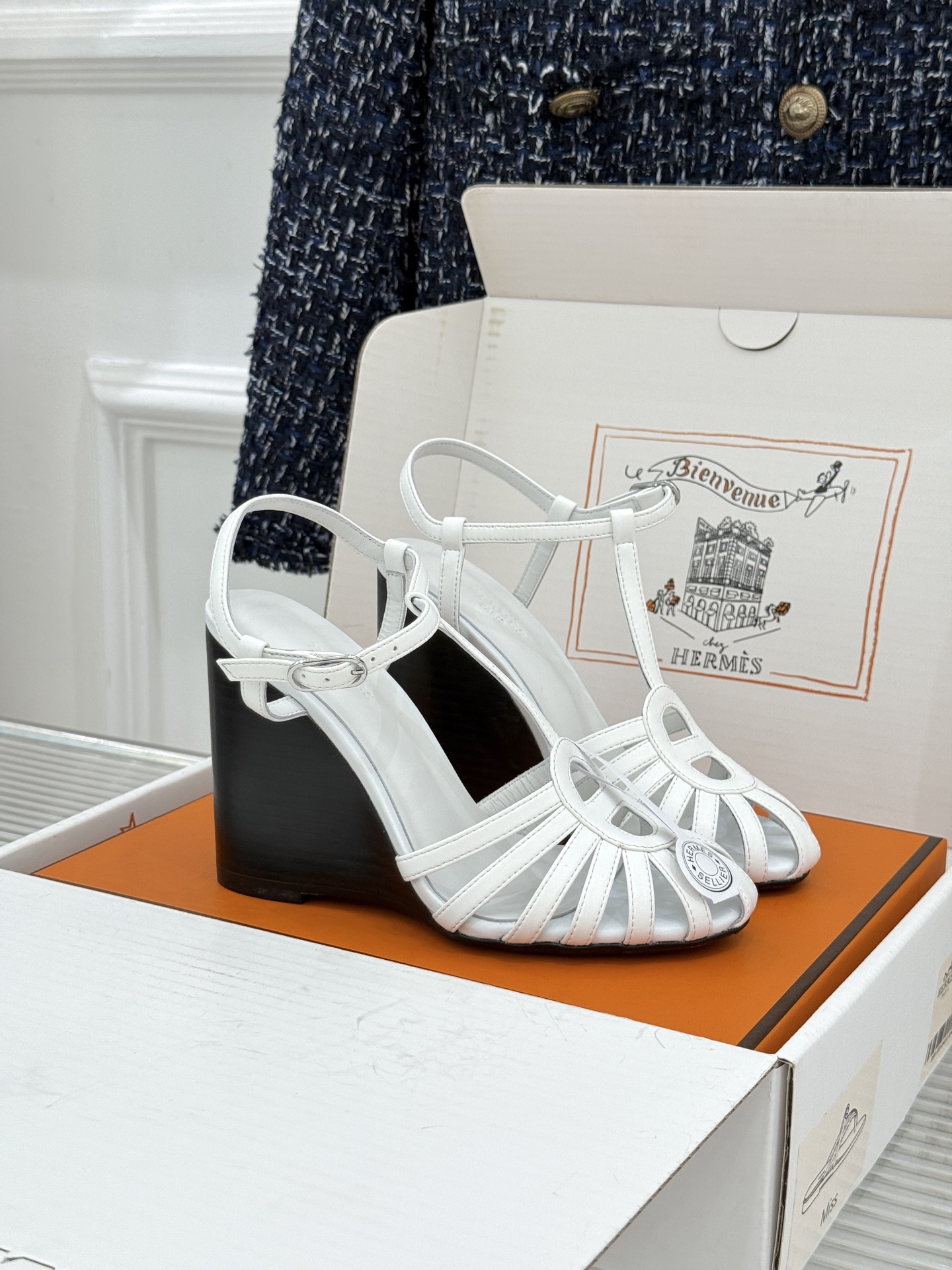 （配原版飞机盒） Hermès/爱马仕26WF新品镂空 罗马猪笼猪鼻子坡跟凉鞋 罗马猪笼镂空太有腔调 标志性猪鼻扣辨识度