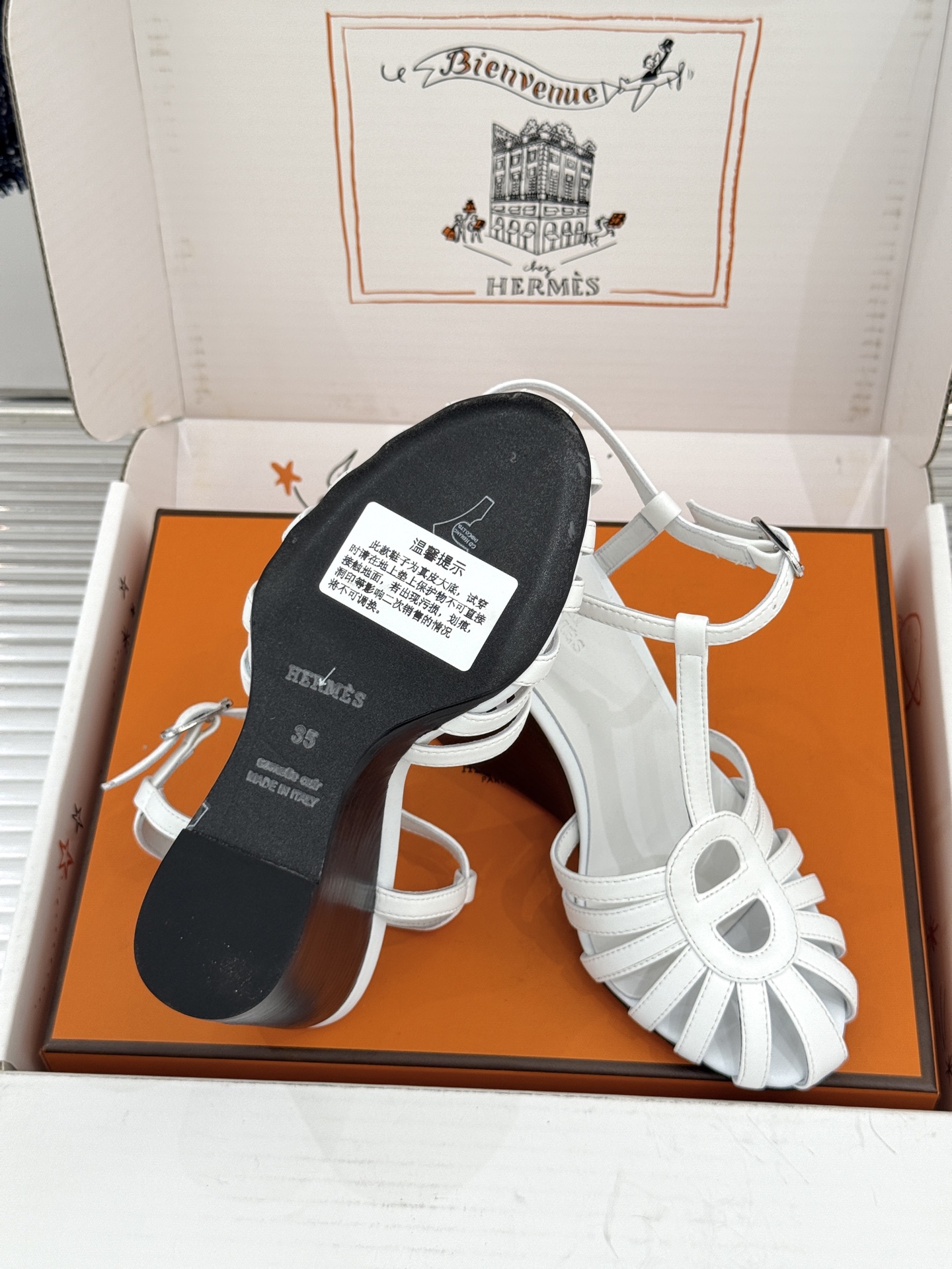 (配原版飞机盒) Hermès/爱马仕26WF新品镂空 罗马猪笼猪鼻子坡跟凉鞋 罗马猪笼镂空太有腔调 标志性猪鼻扣辨识度 (配原版飞机盒) Hermès/爱马仕26WF新品镂空 罗马猪笼猪鼻子坡跟凉鞋 罗马猪笼镂空太有腔调 标志性猪鼻扣辨识度
