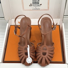 (配原版飞机盒) Hermès/爱马仕26WF新品镂空 罗马猪笼猪鼻子坡跟凉鞋 罗马猪笼镂空太有腔调 标志性猪鼻扣辨识度 (配原版飞机盒) Hermès/爱马仕26WF新品镂空 罗马猪笼猪鼻子坡跟凉鞋 罗马猪笼镂空太有腔调 标志性猪鼻扣辨识度