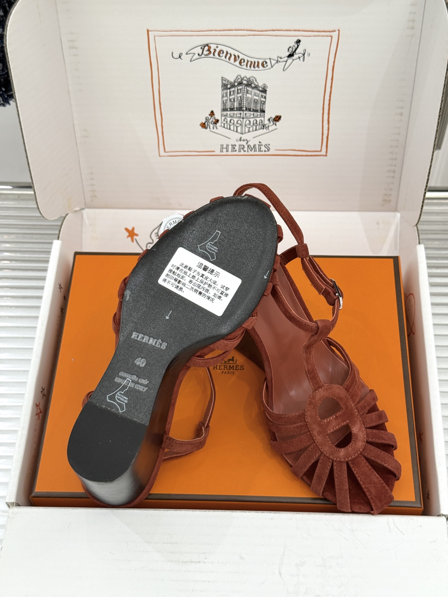 (配原版飞机盒) Hermès/爱马仕26WF新品镂空 罗马猪笼猪鼻子坡跟凉鞋 罗马猪笼镂空太有腔调 标志性猪鼻扣辨识度 (配原版飞机盒) Hermès/爱马仕26WF新品镂空 罗马猪笼猪鼻子坡跟凉鞋 罗马猪笼镂空太有腔调 标志性猪鼻扣辨识度