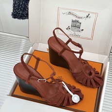 (配原版飞机盒) Hermès/爱马仕26WF新品镂空 罗马猪笼猪鼻子坡跟凉鞋 罗马猪笼镂空太有腔调 标志性猪鼻扣辨识度 (配原版飞机盒) Hermès/爱马仕26WF新品镂空 罗马猪笼猪鼻子坡跟凉鞋 罗马猪笼镂空太有腔调 标志性猪鼻扣辨识度