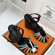 (配原版飞机盒) Hermès/爱马仕26WF新品镂空 罗马猪笼猪鼻子坡跟凉鞋 罗马猪笼镂空太有腔调 标志性猪鼻扣辨识度 (配原版飞机盒) Hermès/爱马仕26WF新品镂空 罗马猪笼猪鼻子坡跟凉鞋 罗马猪笼镂空太有腔调 标志性猪鼻扣辨识度