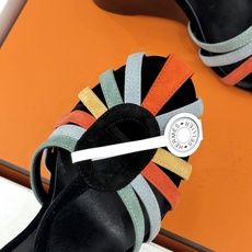 (配原版飞机盒) Hermès/爱马仕26WF新品镂空 罗马猪笼猪鼻子坡跟凉鞋 罗马猪笼镂空太有腔调 标志性猪鼻扣辨识度 (配原版飞机盒) Hermès/爱马仕26WF新品镂空 罗马猪笼猪鼻子坡跟凉鞋 罗马猪笼镂空太有腔调 标志性猪鼻扣辨识度