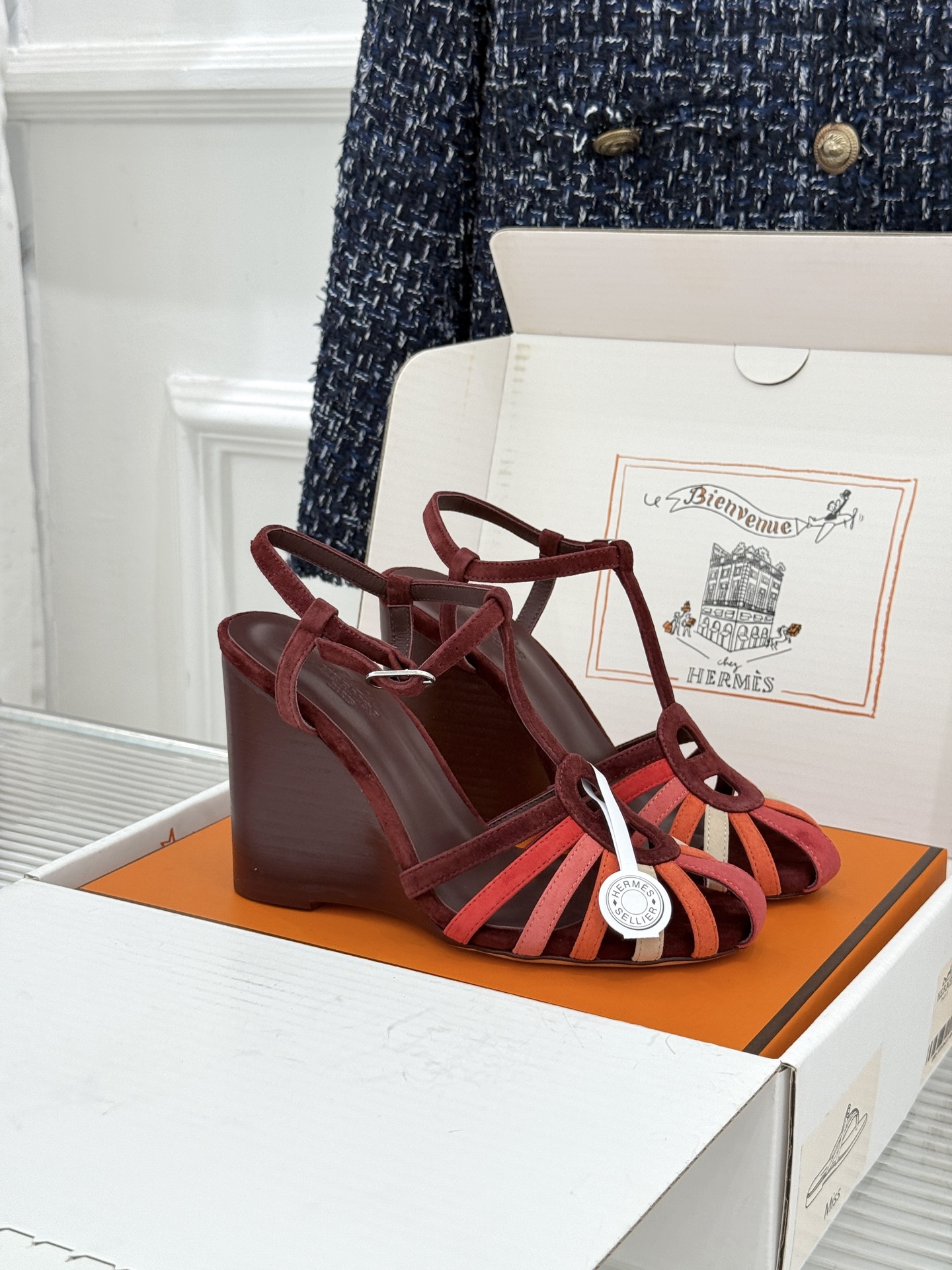 （配原版飞机盒） Hermès/爱马仕26WF新品镂空 罗马猪笼猪鼻子坡跟凉鞋 罗马猪笼镂空太有腔调 标志性猪鼻扣辨识度