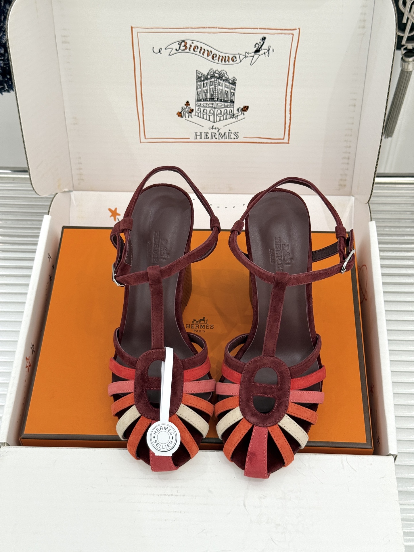 （配原版飞机盒） Hermès/爱马仕26WF新品镂空 罗马猪笼猪鼻子坡跟凉鞋 罗马猪笼镂空太有腔调 标志性猪鼻扣辨识度