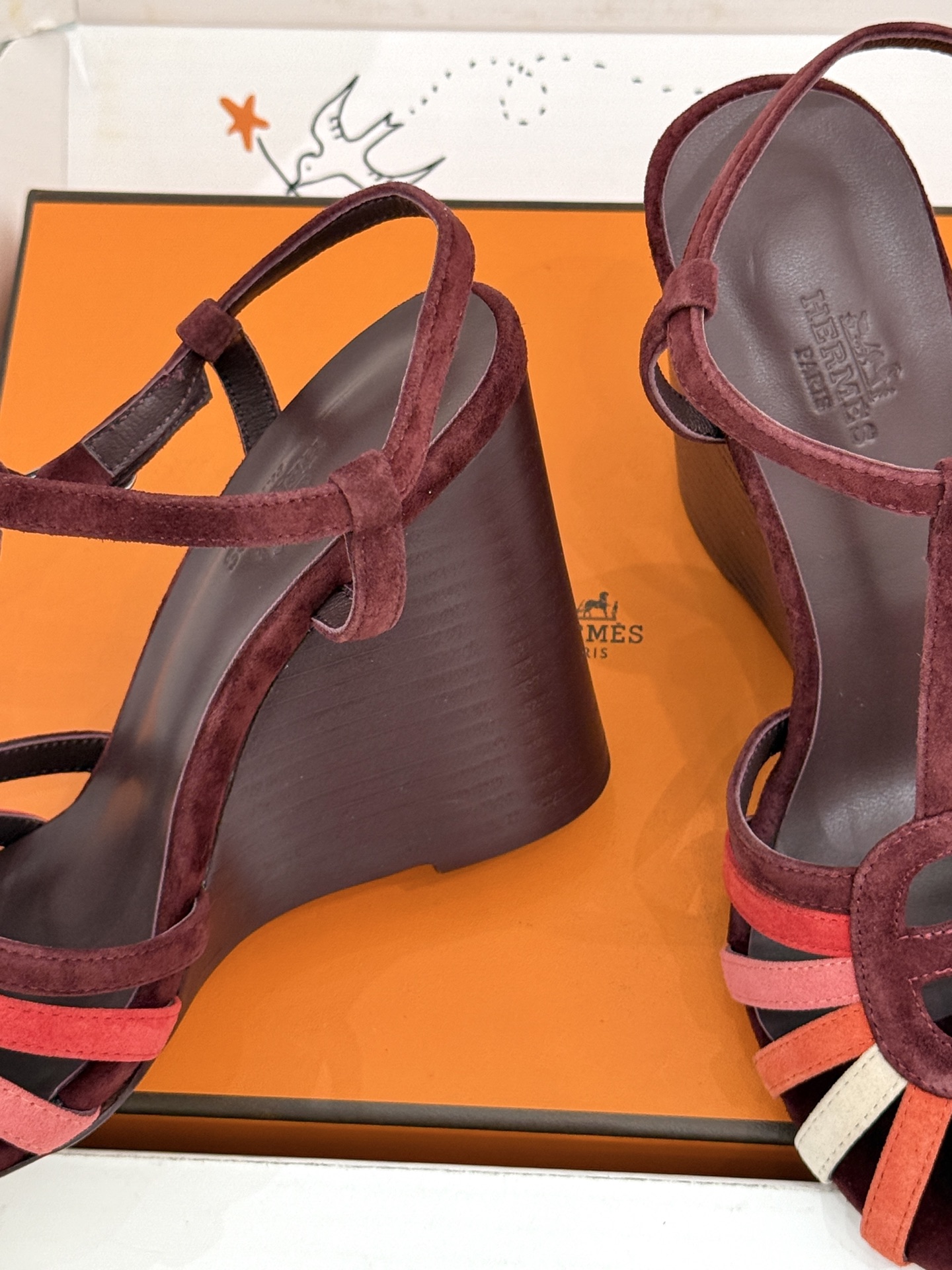 （配原版飞机盒） Hermès/爱马仕26WF新品镂空 罗马猪笼猪鼻子坡跟凉鞋 罗马猪笼镂空太有腔调 标志性猪鼻扣辨识度