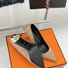 Hermès/爱马仕26WF新品 金属链条跟尖头高跟鞋 金属链条跟辨识度拉满 尖头剪裁显脚瘦 细跟拉长腿部线条比例 搭裙 Hermès/爱马仕26WF新品 金属链条跟尖头高跟鞋 金属链条跟辨识度拉满 尖头剪裁显脚瘦 细跟拉长腿部线条比例 搭裙