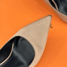 Hermès/爱马仕26WF新品 金属链条跟尖头高跟鞋 金属链条跟辨识度拉满 尖头剪裁显脚瘦 细跟拉长腿部线条比例 搭裙 Hermès/爱马仕26WF新品 金属链条跟尖头高跟鞋 金属链条跟辨识度拉满 尖头剪裁显脚瘦 细跟拉长腿部线条比例 搭裙