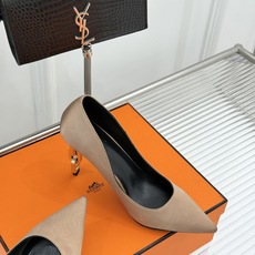 Hermès/爱马仕26WF新品 金属链条跟尖头高跟鞋 金属链条跟辨识度拉满 尖头剪裁显脚瘦 细跟拉长腿部线条比例 搭裙 Hermès/爱马仕26WF新品 金属链条跟尖头高跟鞋 金属链条跟辨识度拉满 尖头剪裁显脚瘦 细跟拉长腿部线条比例 搭裙